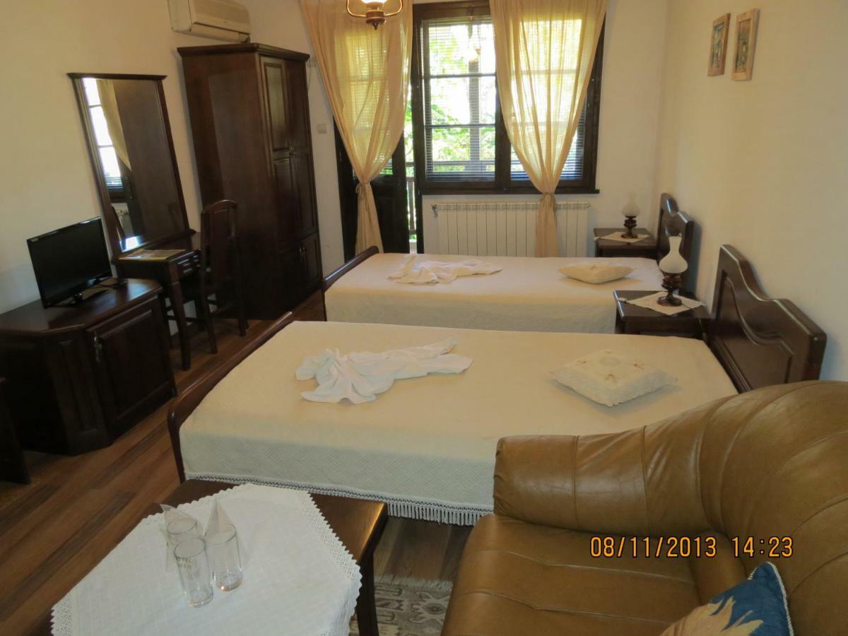 Oazis Guesthouse Lovech Exterior foto